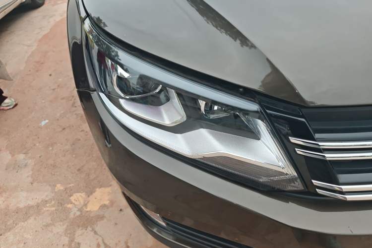 Used Volkswagen Tiguan 2017 300TSI Automatic Two-Wheel Drive Silk Road Comfort Edition Right Front Headlight