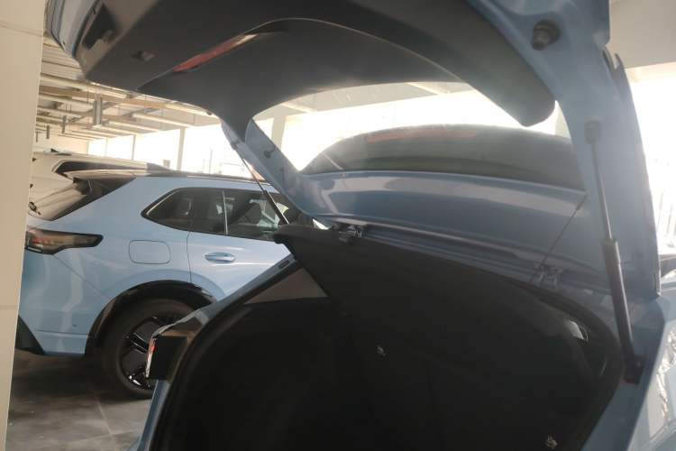 Used Volkswagen Tharu 2025 NewRui 300TSI Prestige Edition
