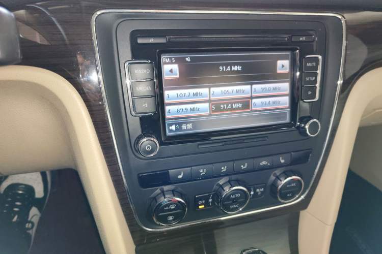 Used Volkswagen Passat 2014 2.0 TSI DSG Prestige Edition Audio And AC Panel