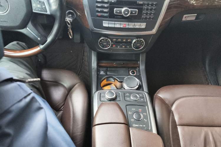 Used Mercedes-Benz M-Class 2014 ML 400 4MATIC Luxury Model Gear Lever