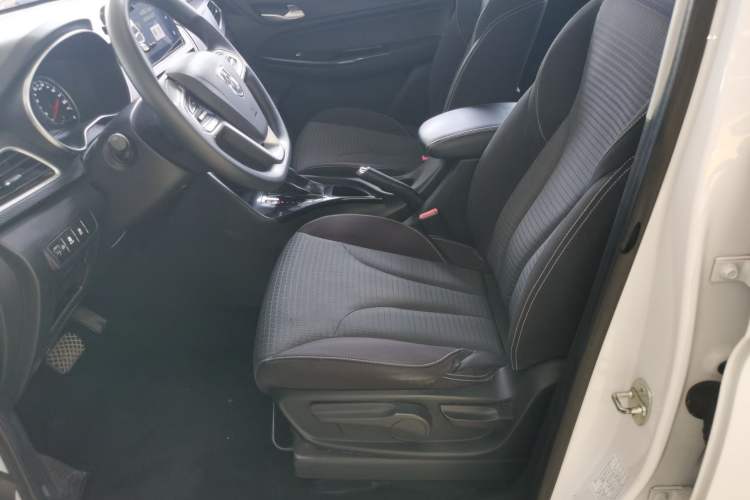 Used Baojun 730 2019 1.5T CVT Fashion Model 7 Seats China V Emission Standard Left Front Seat