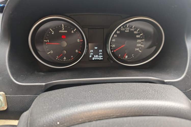 Used Haval H6 2011 Green Silence 2.0T Manual Two-Wheel Drive Elite Model Odometer Close Up