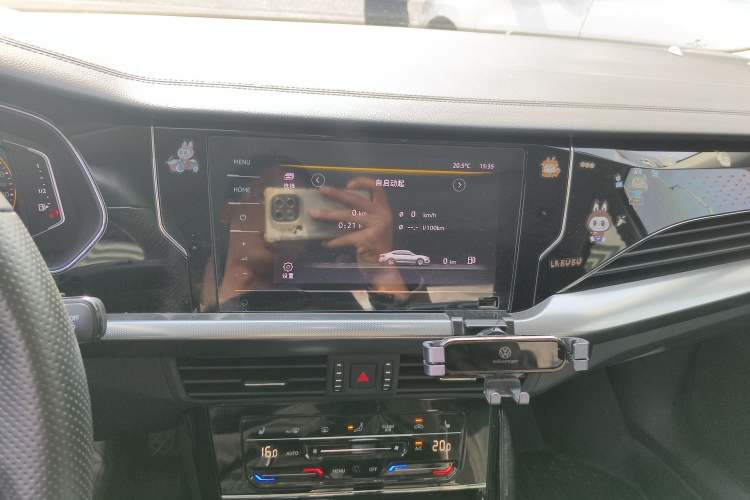 Used Volkswagen Passat 2022 330TSI Starry Elite Edition Audio And AC Panel