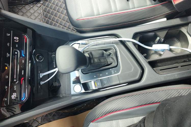 Used Volkswagen Tiguan L 2023 Restyled 330TSI Automatic Two-Wheel Drive R-Line Flagship Edition Gear Lever