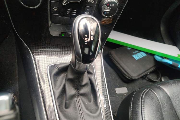 Used Volvo V40 2018 T3 Zhiyi Edition
