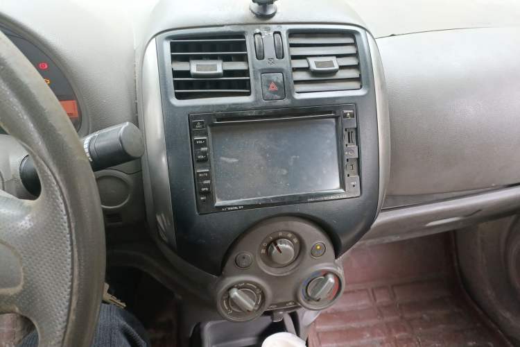 Used Nissan Sunny 2011 1.5XE Manual Comfort Edition Audio And AC Panel