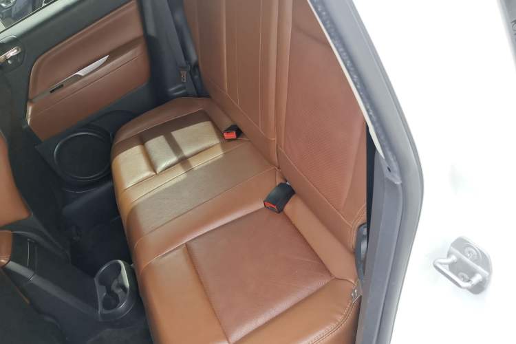 Used Jeep Compass 2014 2.4L four-wheel drive luxury version Left Rear Seat