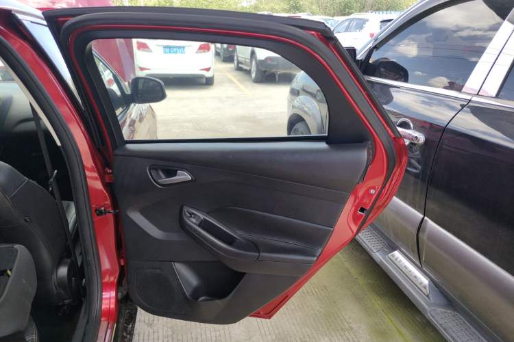 Used Ford Focus 2012 Sedan 1.6L Automatic Fashion Edition