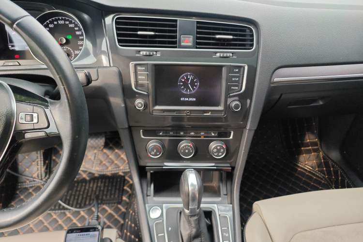 Used Volkswagen Golf 2017 230TSI Automatic Luxury Million-Vehicle Commemorative Edition
