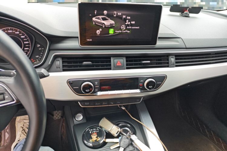 Used Audi A4L 2019 40 TFSI Fashion Edition China VI Emission Standard Audio And AC Panel