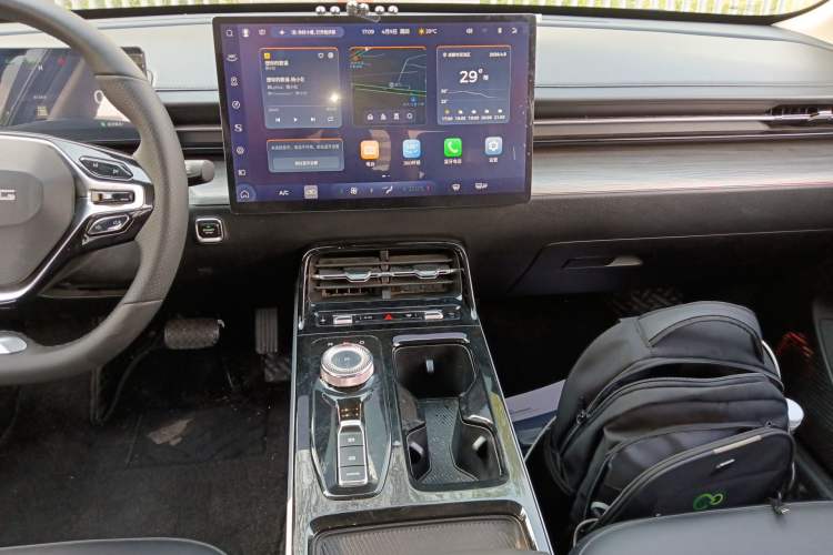 Used Wuling Xingguang 2024 Co-Creation Edition 510 Advanced Model Audio And AC Panel