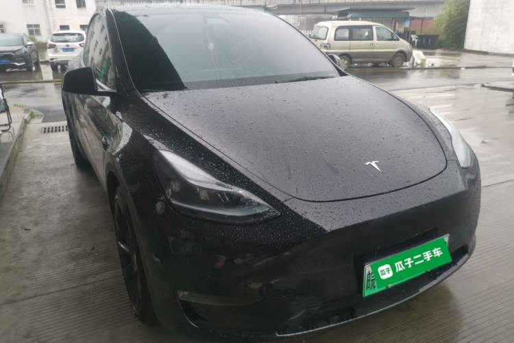 Used Tesla Model Y 2021 Long-Range All-Wheel-Drive Version Front Right 45 Deg