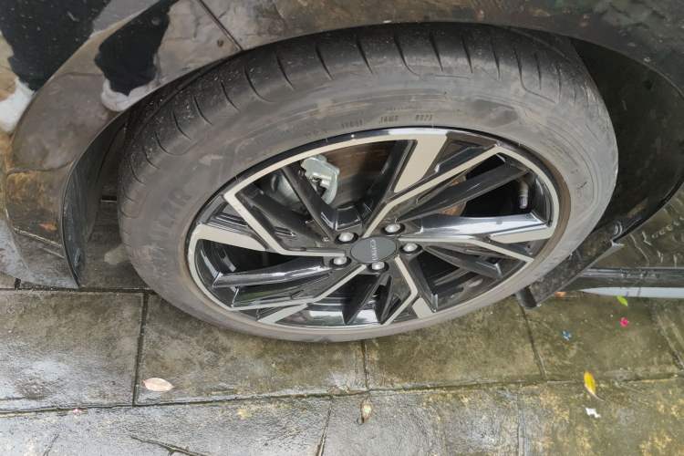 Used Lynk & Co 03 2025 1.5TD DCT Champion Edition Pro Exterior 4