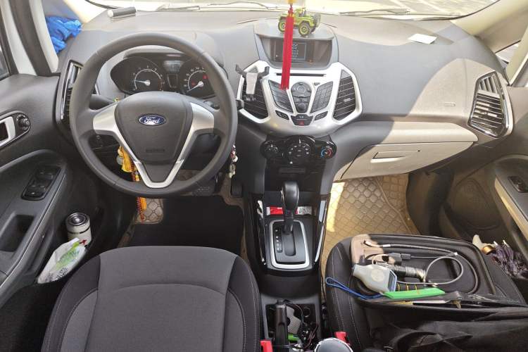 Used Ford EcoSport 2013 1.5L Automatic Fashion Model Center Console