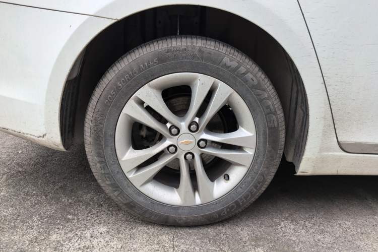 Used Chevrolet Cruze 2015 1.5L Classic SE AT Right Rear Wheel Hub
