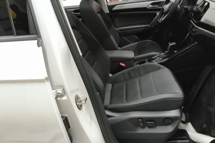 Used Volkswagen Tayron 2022 280TSI Two-Wheel Drive Luxury Smart Connectivity Version
