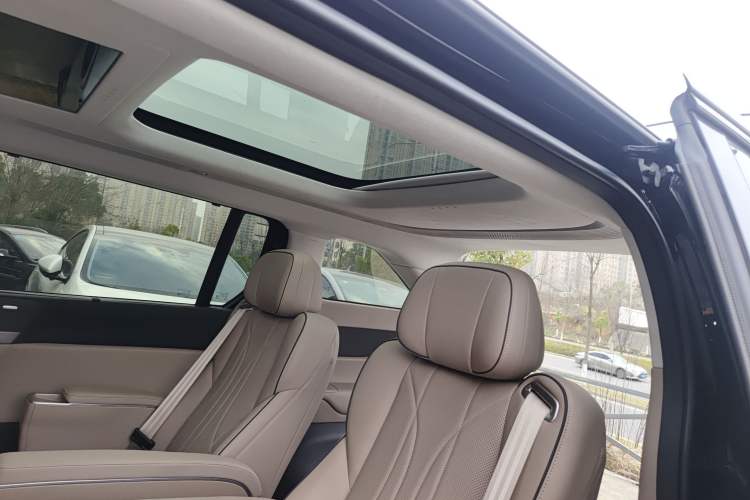 Used XPeng X9 2025 740 Ultra-Long Range Max