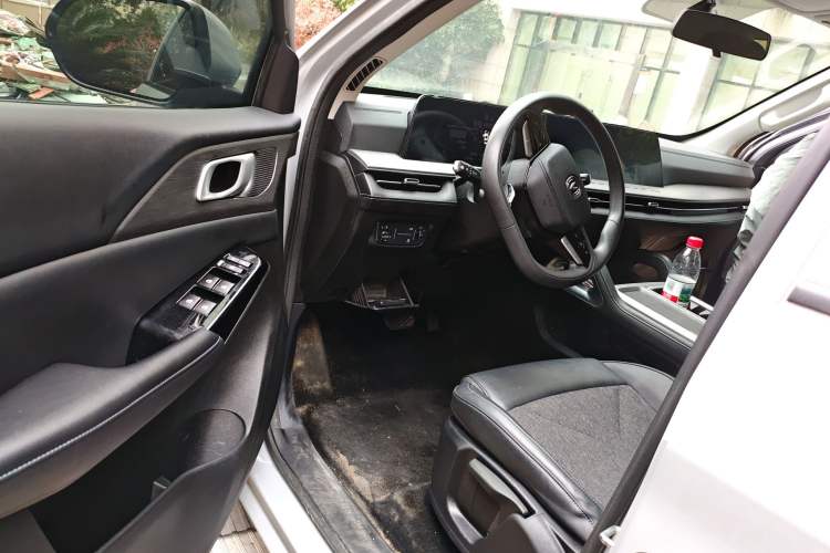 Used CHANGAN Hunter 2024 Warrior Edition Luxury Model Dual-Motor All-Wheel Drive with Extra-Long Cargo Box Driver Seat