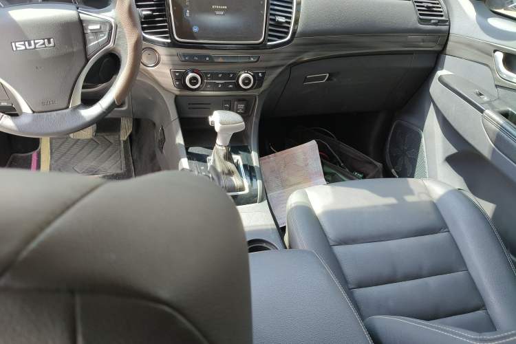 Used Isuzu mu-X 2020 1.9T Diesel Automatic 2WD Enjoyment Edition 5 Seats China VI Standard
