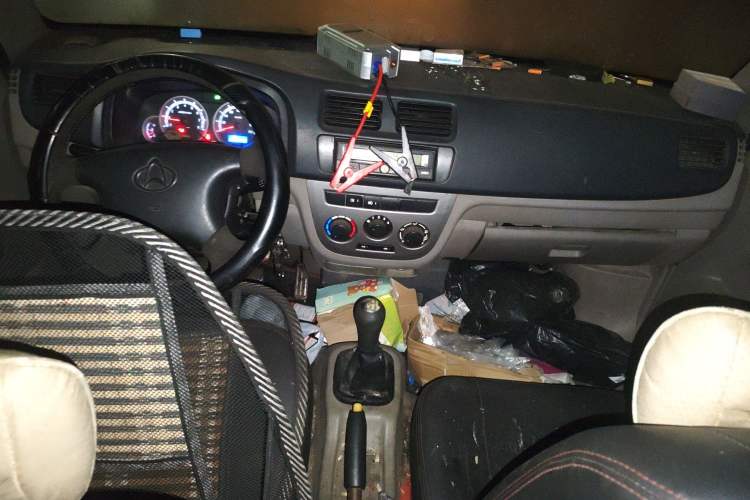 Used CHANGAN KAICHENG Taurus 2011 1.3L Standard Version Center Console