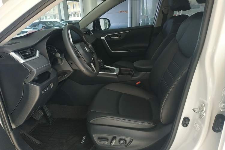 Used Toyota RAV4 2022 2.0L CVT Two-Wheel Drive Fashion Plus Edition
