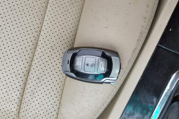 Used BYD G6 2013 2.0L Manual Luxury Version