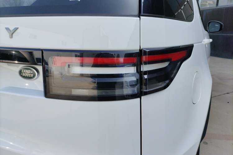 Used Land Rover Discovery 2018 2.0T SE
