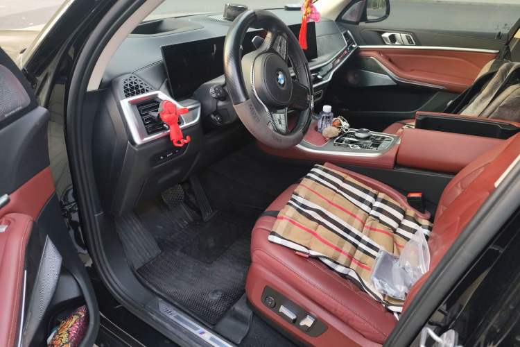 Used BMW X5 2023 xDrive 30Li Luxury M Sport Night Edition Package Left Front Seat