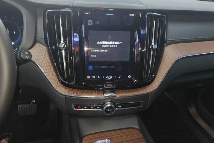 Used Volvo XC60 2024 B5 4x4 Smart Luxury Edition Audio And AC Panel