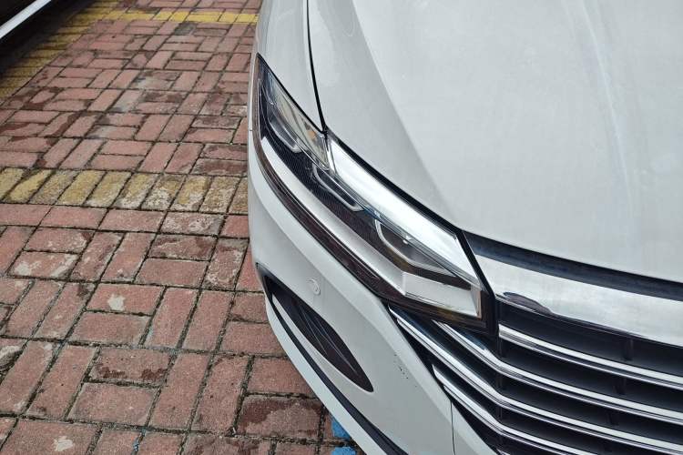 Used Volkswagen Lavida 2024 1.5L Automatic DeYi Edition Right Front Headlight