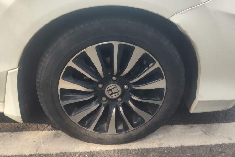 Used Honda Crider 2013 1.8L automatic luxury edition Right Front Wheel Hub