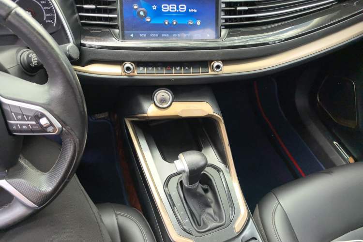 Used Haval H6 2019 Blue Label 1.5 GDIT Automatic Luxury Smart Connectivity Edition Audio And AC Panel