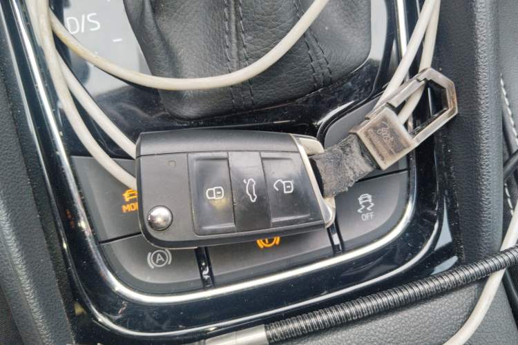 Used Skoda Kodiaq 2019 Facelifted TSI330 5-Seater Two-Wheel-Drive Luxury Enjoyment Edition China VI Standard Vehicle Key