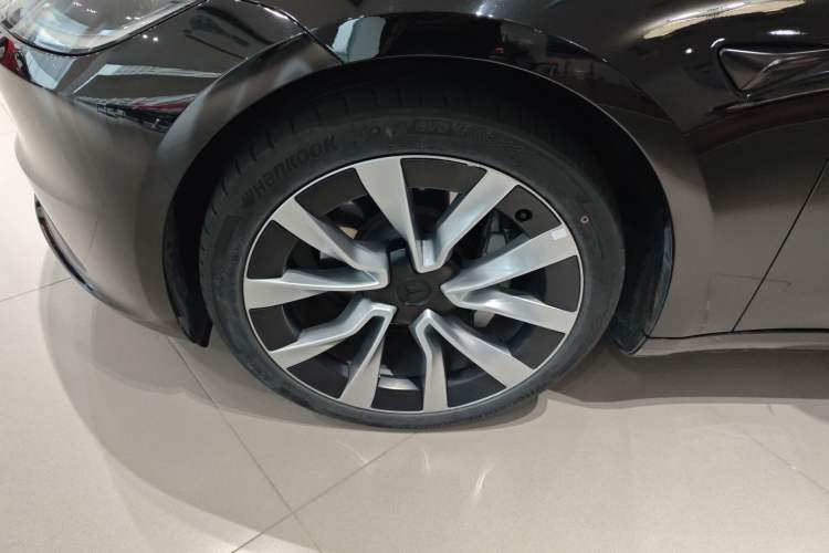 Used Tesla Model 3 2023 Long-Range All-Wheel-Drive Version