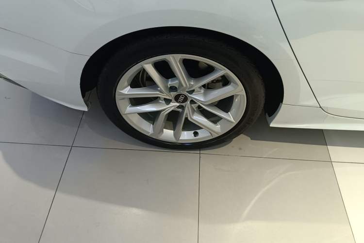 Used Audi A5 2021 Sportback 40 TFSI Fashionable and Dynamic Model Right Rear Wheel Hub