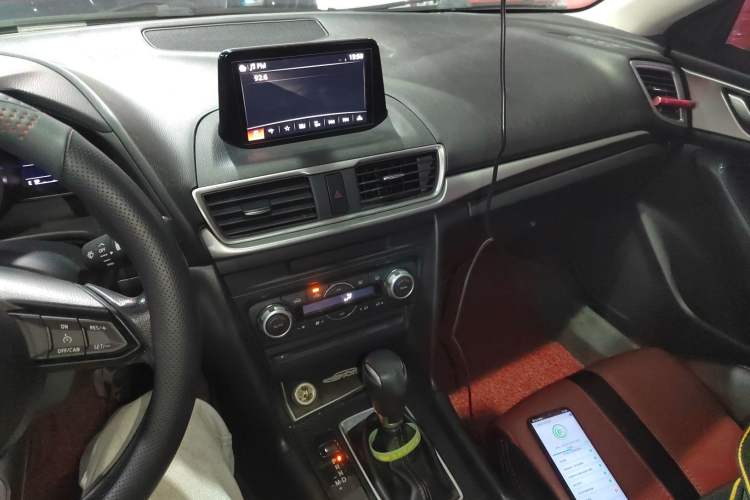 Used Mazda 3 Axela 2017 Hatchback 1.5L Automatic Luxury Model Emission Standard China V
