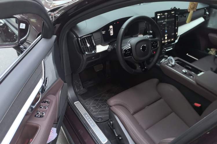 Used Volvo S90 2026 B5 Zhiyuan Luxury Edition