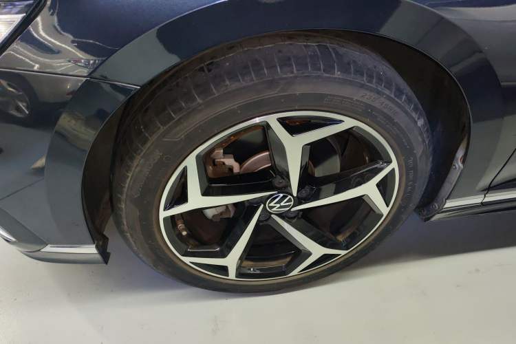 Used Volkswagen Magotan 2023 2 Million Units Commemorative Edition 330TSI DSG Luxury Version Left Front Wheel Hub