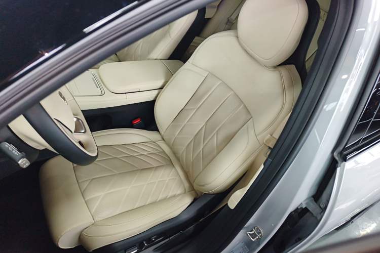 Used Nio ES6 2025 75 kWh Left Front Seat