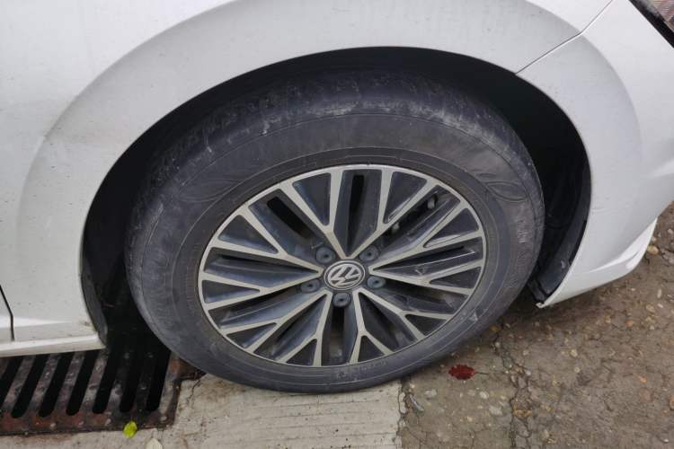 Used Volkswagen Sagitar 2020 200TSI DSG Comfort Version China V Standard Right Front Wheel Hub