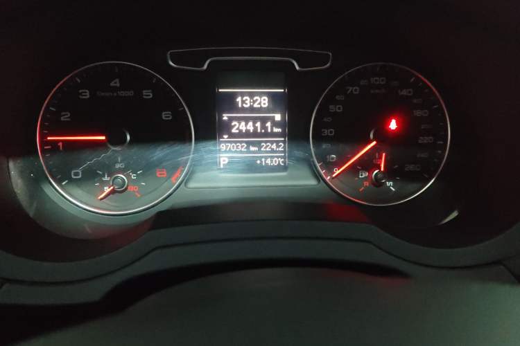 Used Audi Q3 2013 35 TFSI Ambition Edition Odometer Close Up