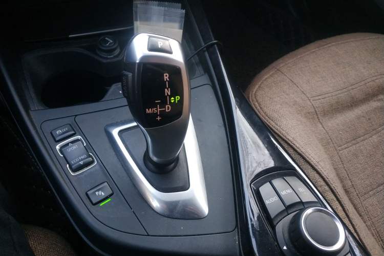 Used BMW 1 Series 2012 118i Sport Edition Gear Lever