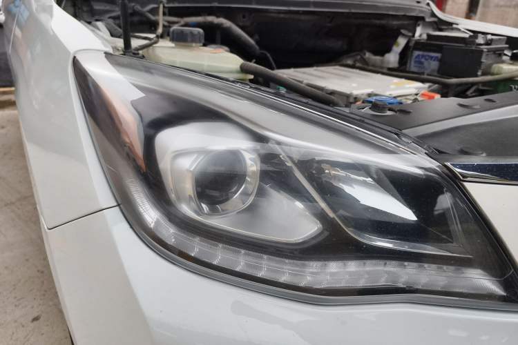 Used Dongfeng Aeolus E70 2021 Revised Version 2 500 Ultra-Comfort Edition Right Front Headlight
