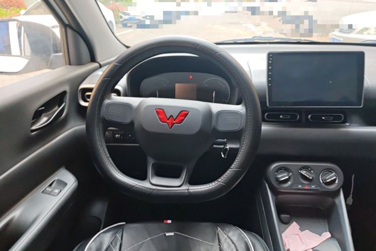 Used Wuling Hongguang New Energy 2025 Extended-Range Hybrid 50 km Utility Version Steering Wheel