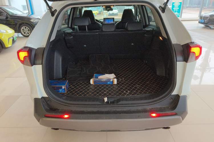 Used Toyota RAV4 2022 2.0L CVT Two-Wheel Drive Fashion Plus Edition
