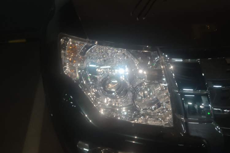 Used Mitsubishi Pajero 2016 3.0L Automatic Standard Version China V Standard Right Front Headlight