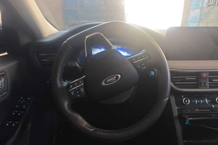 Used Ford Escape 2020 EcoBoost 245 Four-Wheel Drive Luxury Edition
