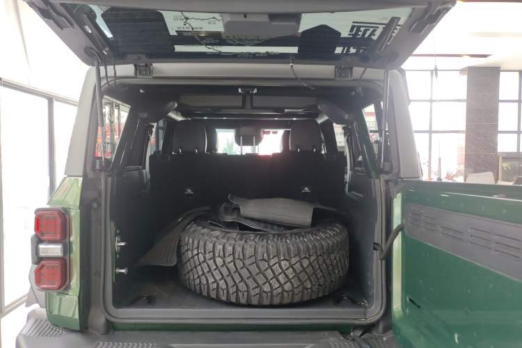 Used Ford Bronco 2024 2.3T Everglades Trunk