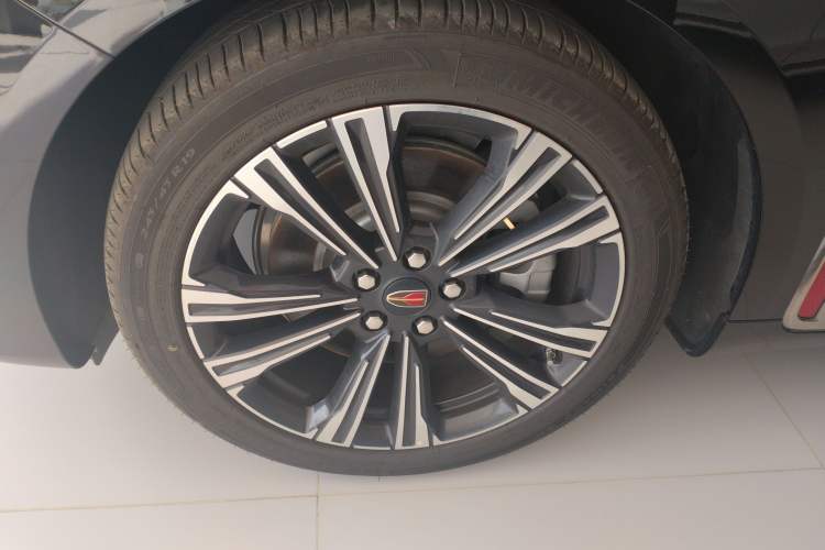 Used Hongqi H9 2024 2.0T Qixiang Private Style Edition Left Front Wheel Hub