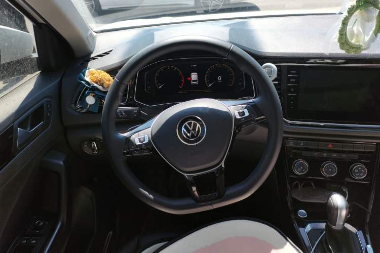 Used Volkswagen T-ROC 2021 280TSI DSG Two-Wheel Drive Comfort Connect Edition Steering Wheel